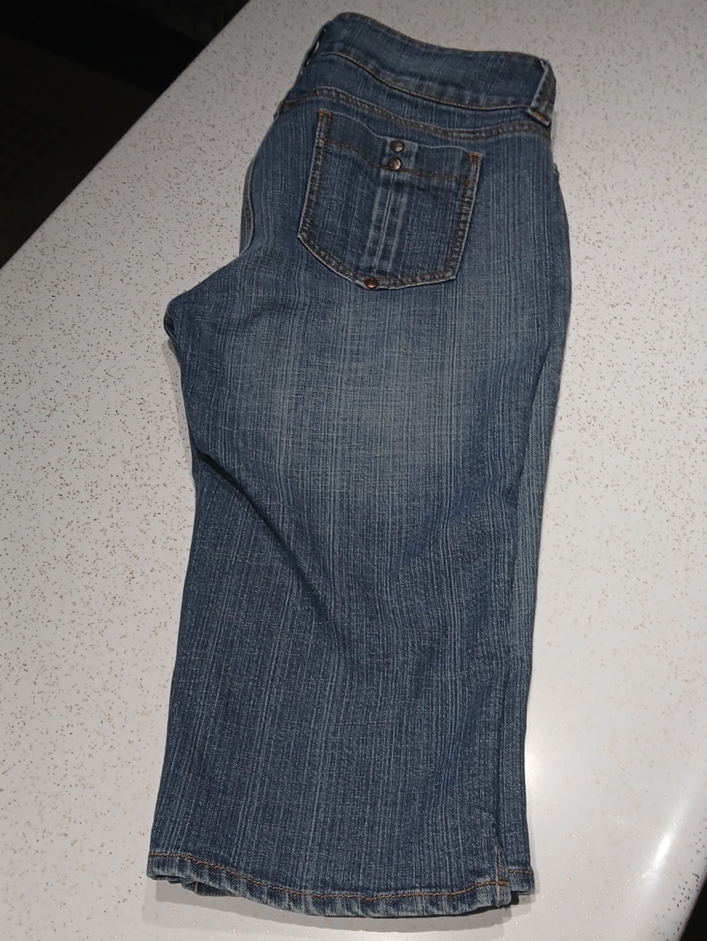 Apt. 9 Straight Leg Capri Jeans in Faded Blue Denim Sz 12